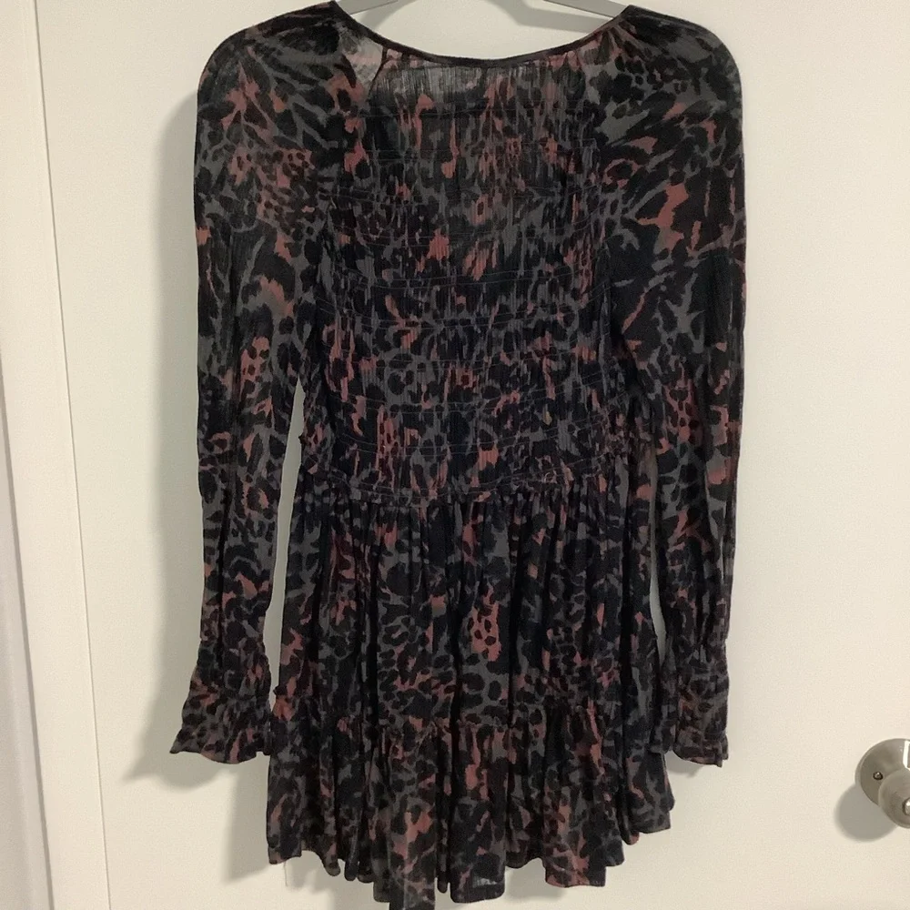 FREE PEOPLE Animal Print V Neck Tunic Size XS - Picture 2 of 6
